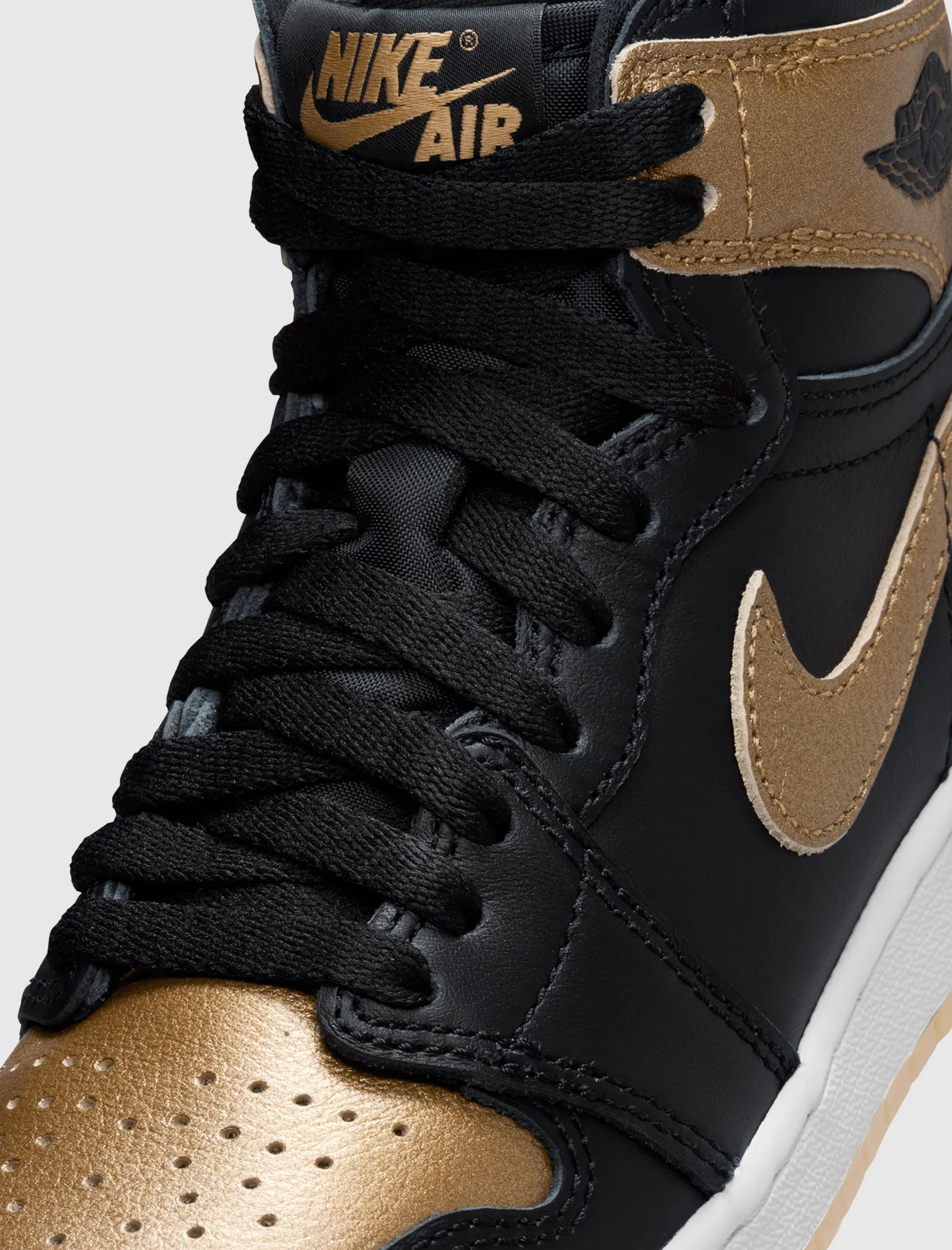 AIR JORDAN 1 RETRO HIGH OG "BLACK/METALLIC GOLD/SAIL" GS
