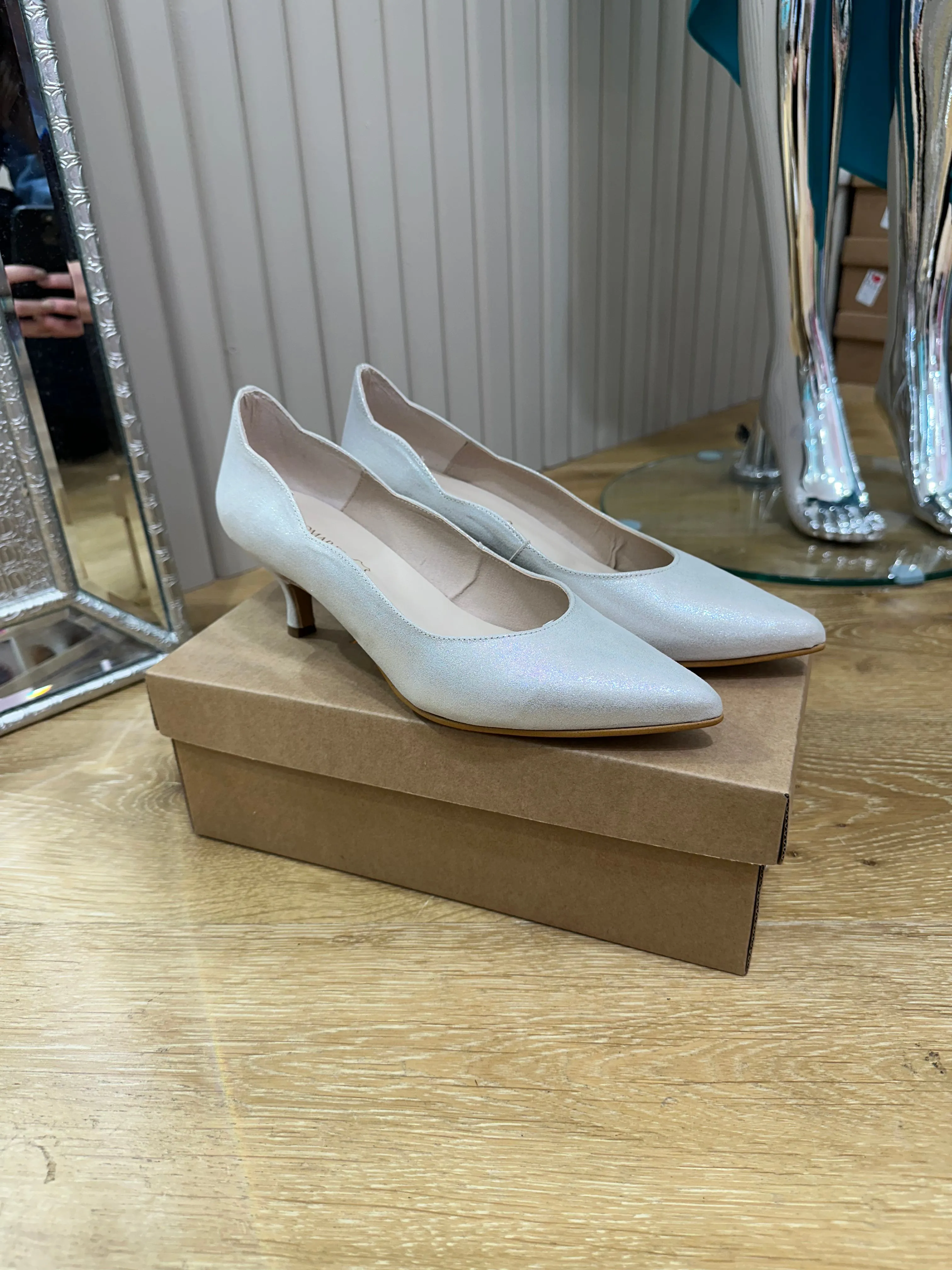 Pomares Low Heel Dream Ivory Shoe